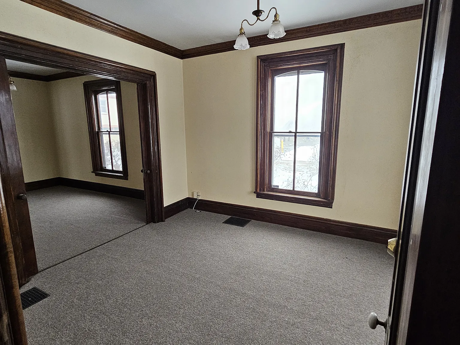 4 bed, 3.5 bath, 3633 sqft, $1,850 — Photo 2