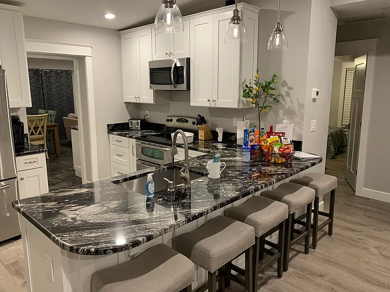 3403 Saxon Dr — Photo 3
