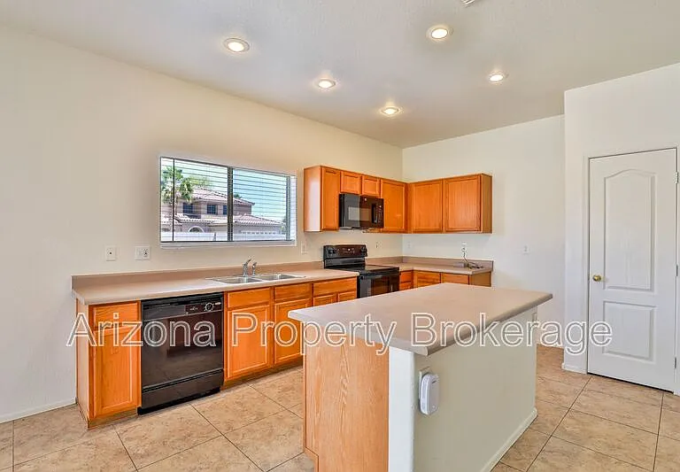 2736 W Mineral Butte Dr — Photo 8