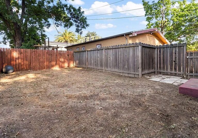 1026 N Windeler Ave #A — Photo 20