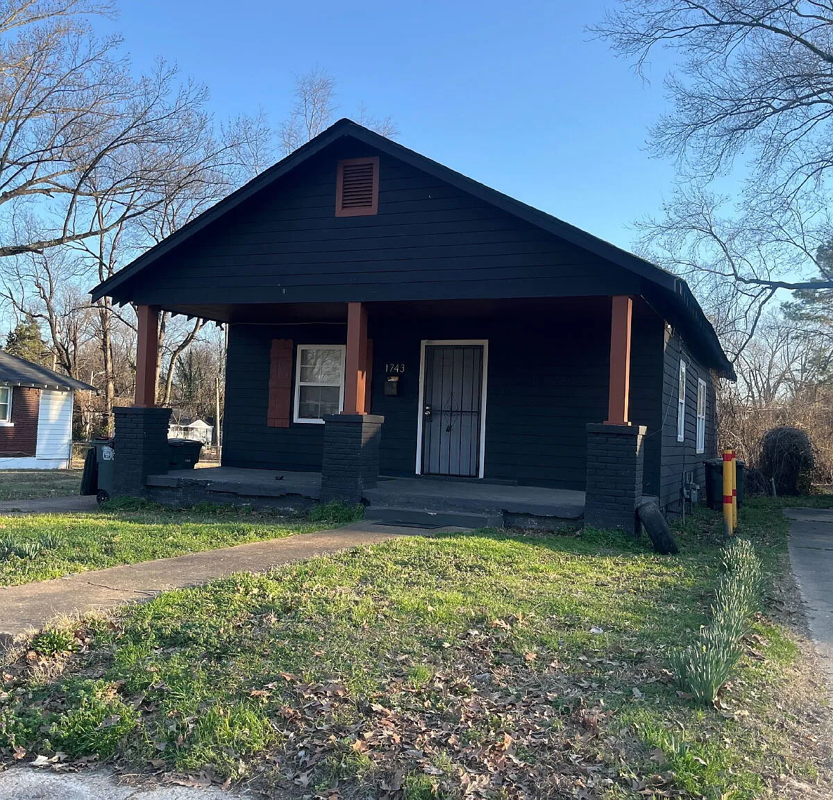 5 bed, 1.0 bath, 1000 sqft, $1,900 — Photo 1