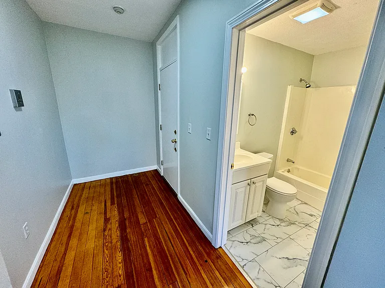 20 Huss Ct #404 — Photo 5
