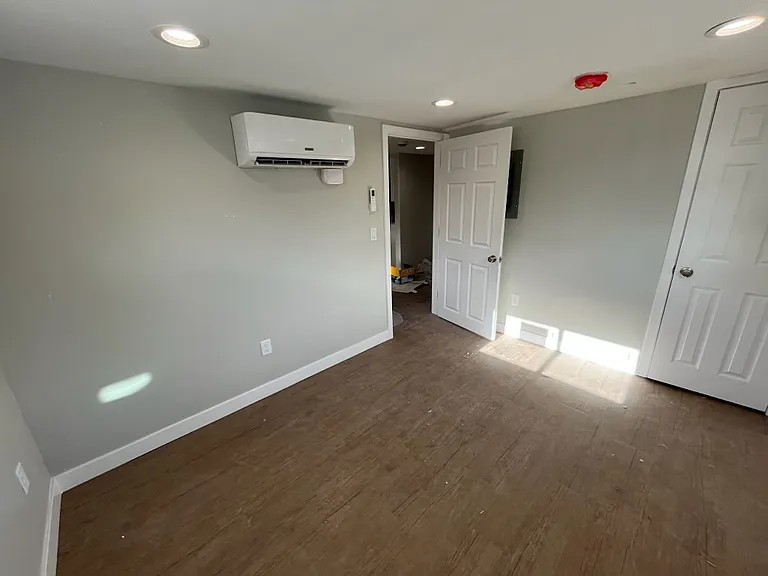 642 N 400 E — Photo 24