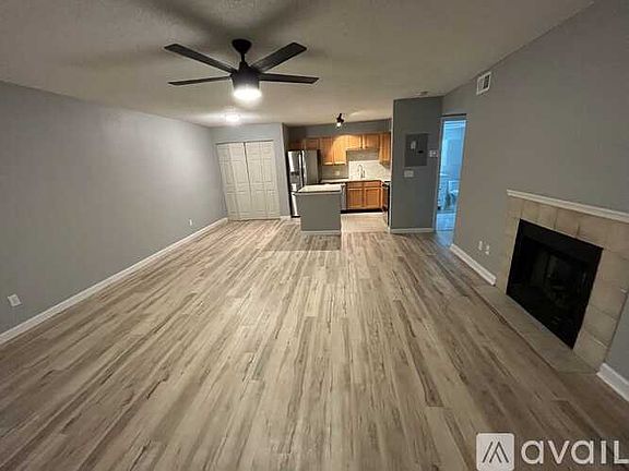 2nd image of 415 Lakepointe Dr Unit 109