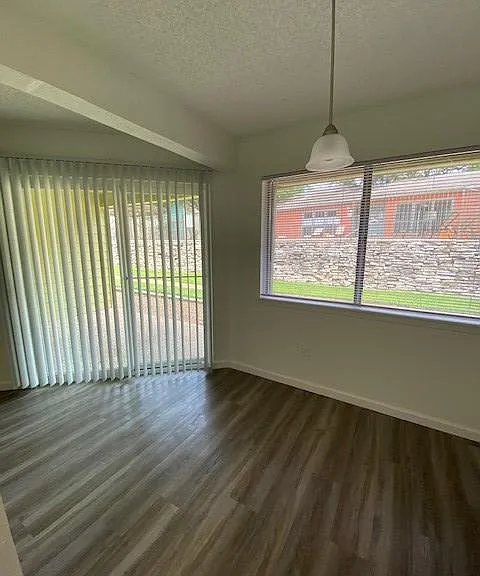 The Oaks Apartments — Photo 59