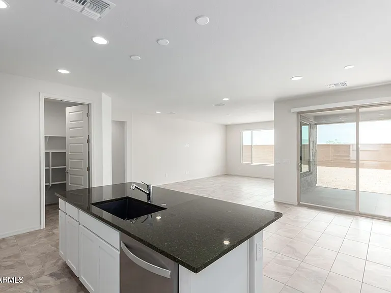 8529 S 67th Dr — Photo 16
