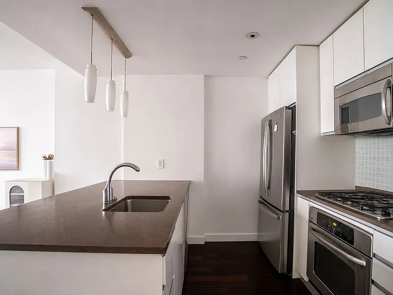 306 Gold St #22G — Photo 6