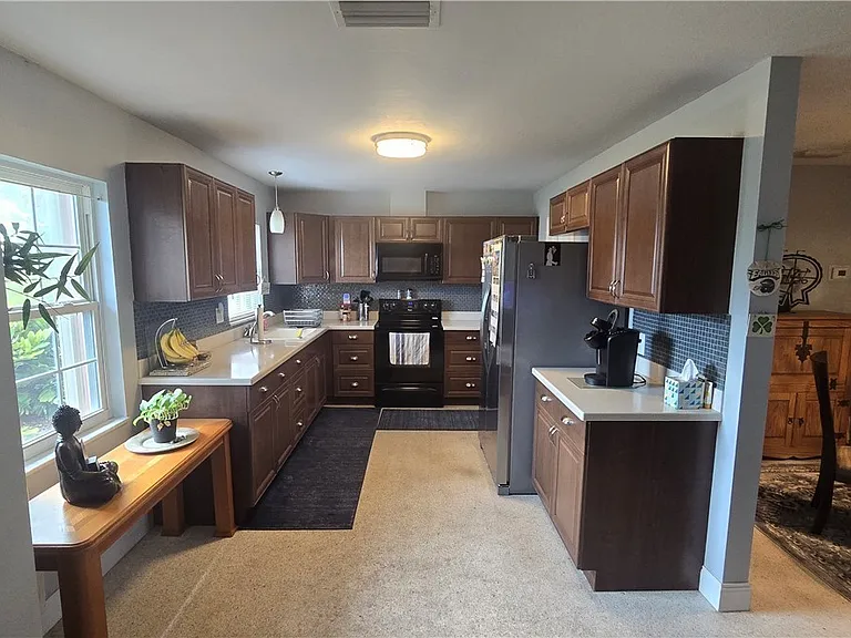 18079 Constitution Cir — Photo 5