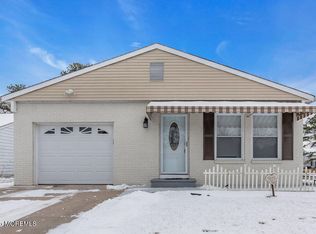 18 Gorginio Dr, Toms River, NJ 08757