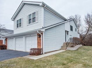 60 Willow Cir, Cary, IL 60013