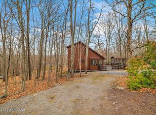 1551 Oak Ln, Bushkill, PA 18324