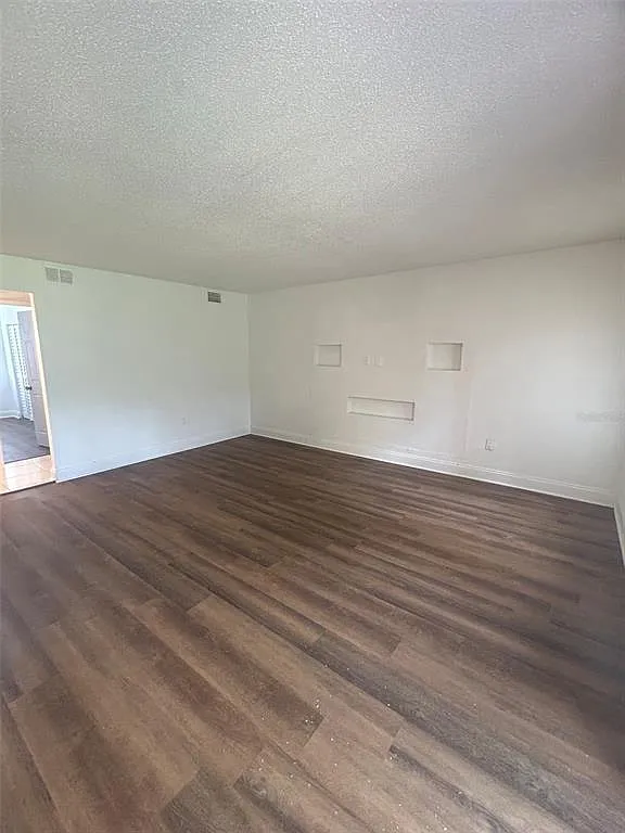 3 bed, 2.0 bath, 1270 sqft, $1,895 — Photo 4
