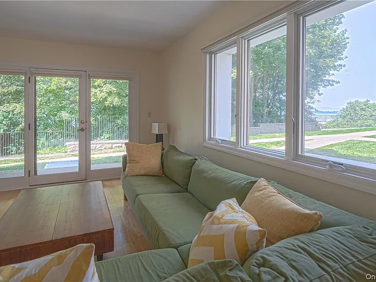16 Hudson Point Ln — Photo 9