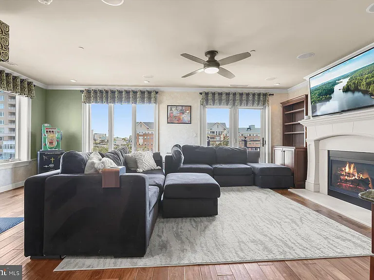 921 Valencia Ct #120 — Photo 51