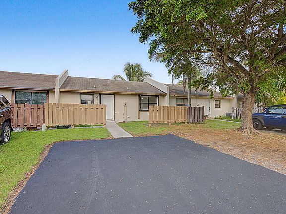 4th image of 1650 Sandpiper Blvd