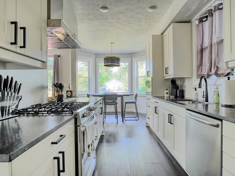 2130 Gent Ave — Photo 4