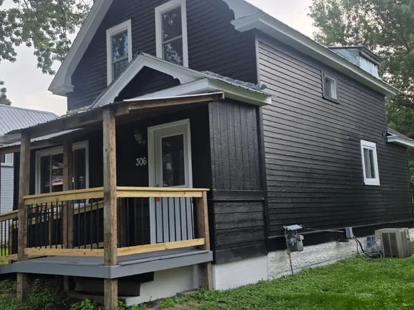 306 S Redwood St, Winthrop, MN 55396