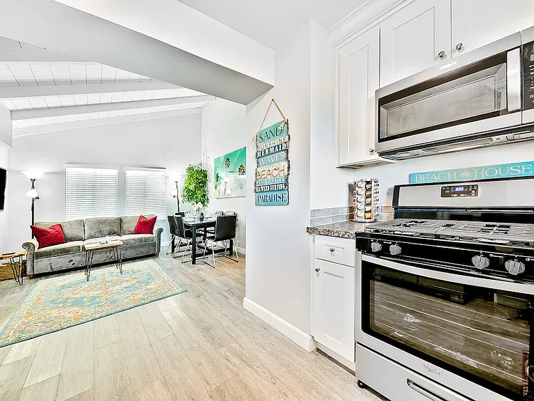 1320 W Balboa Blvd #B — Photo 4