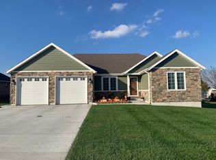 1095 Bond Ct, Marshfield, MO 65706