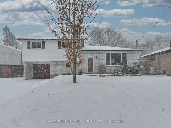 92 Lewis Dr, Newmarket, ON L3Y 1R7