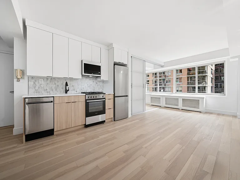 225 E 46th St #10F — Photo 1