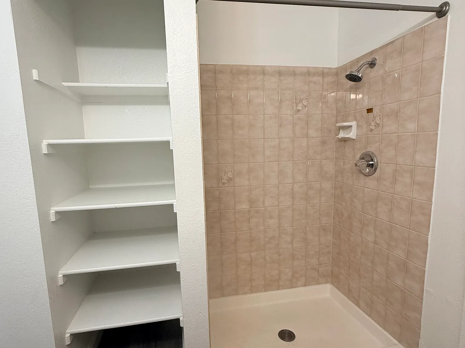 2 bed, 851 sqft, $1,800 — Photo 3