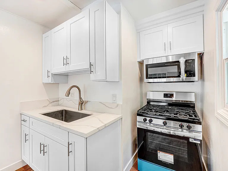 11503 Chandler Blvd #3/4 — Photo 12