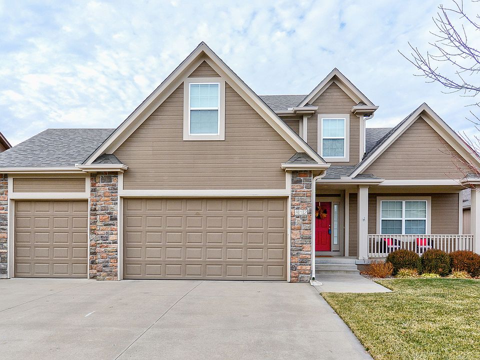1st image of 812 NW Hawthorn Ct
