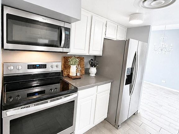 5th image of 207 W CLARENDON Avenue #2B