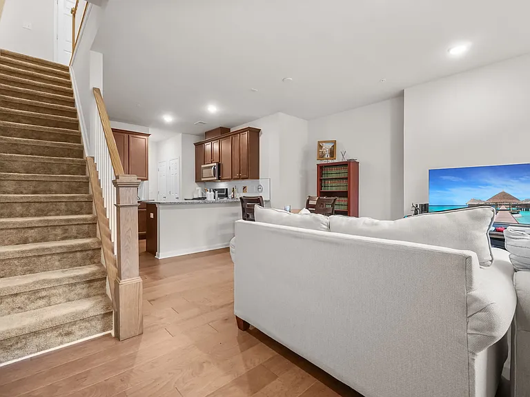 54 Arnold Dr — Photo 5