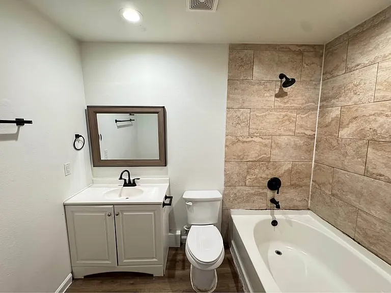 122 Oak St — Photo 5