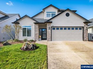 745 SE Glendover Ln, Dallas, OR 97338