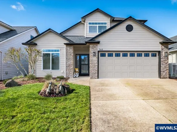745 SE Glendover Ln, Dallas, OR 97338