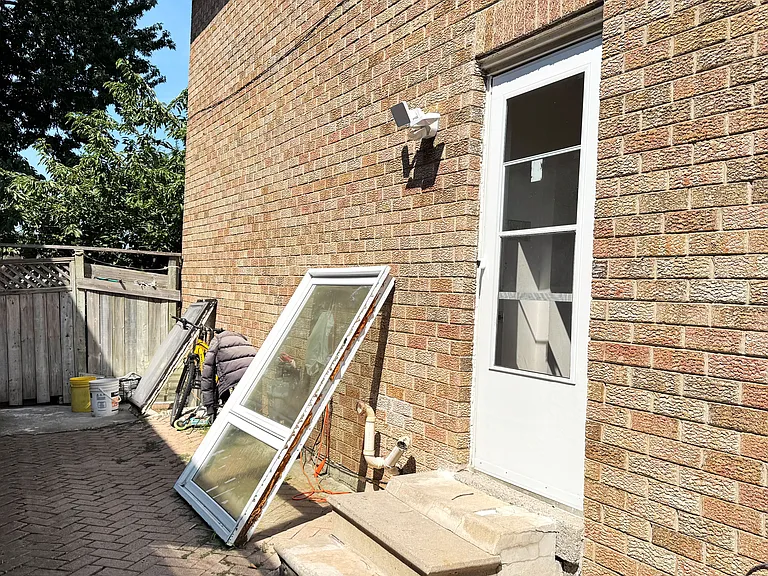 70 Aldergrove Dr #BASEMENT — Photo 10
