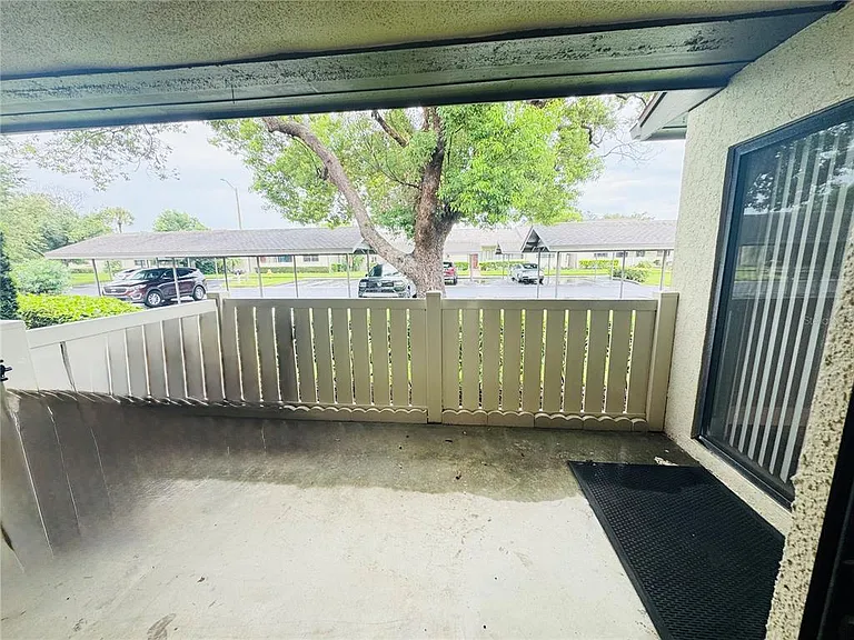 20 Lake Ct — Photo 16