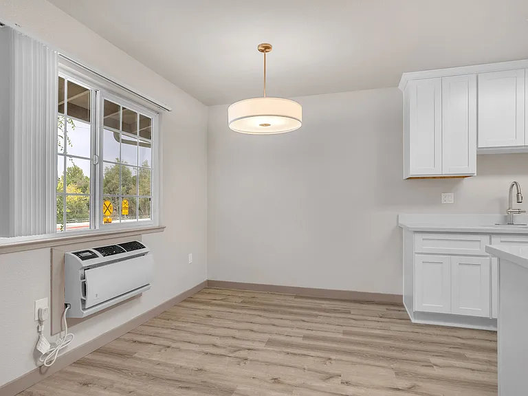 River Walk Apartments — Photo 12