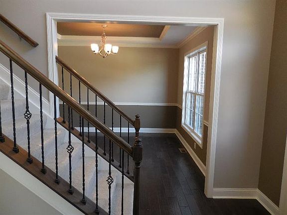 5th image of 5353 Woodview Way