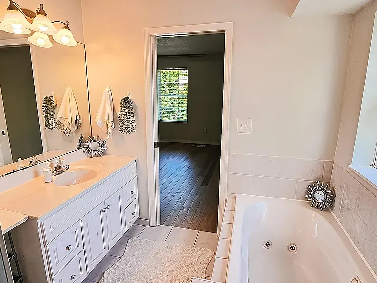 113 N Ash St — Photo 9