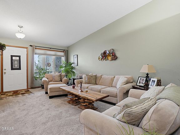 4th image of 2023 Pembrooke Dr