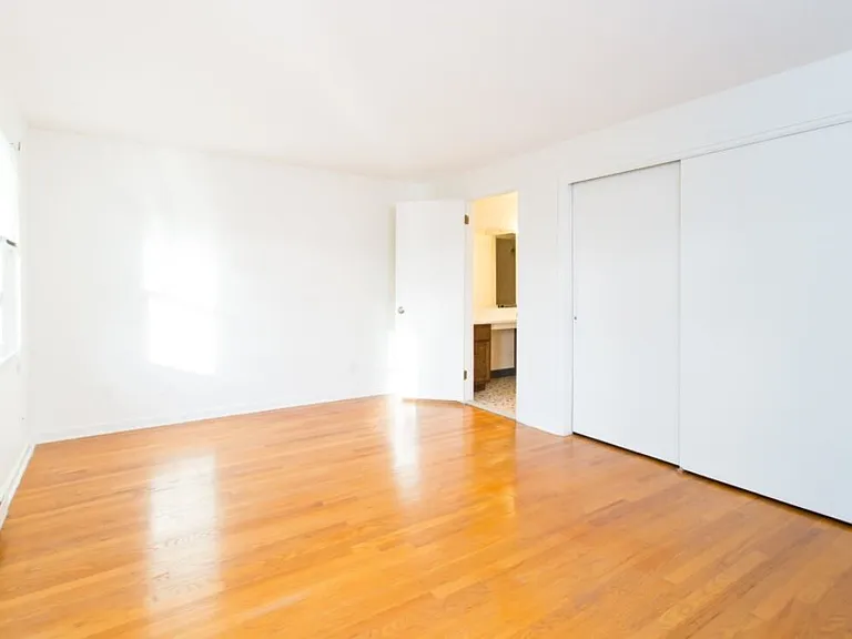 Suffield West Apartments — Photo 13