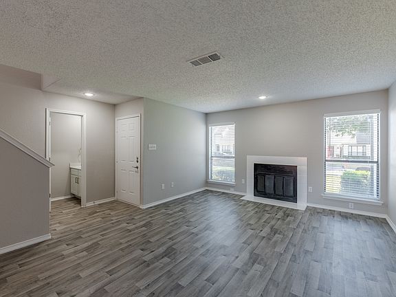 4th image of 425 E Harwood Rd #1138
