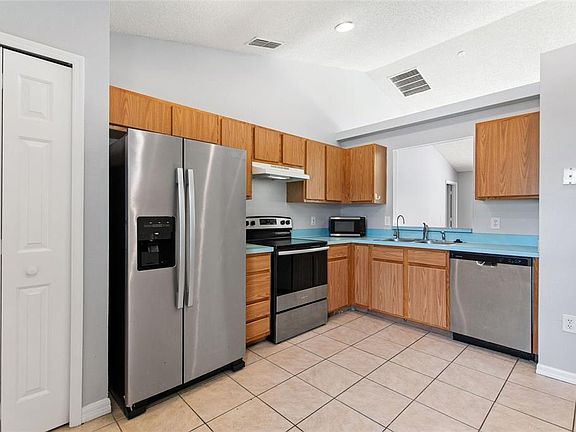 4th image of 128 Burgoyne Loop