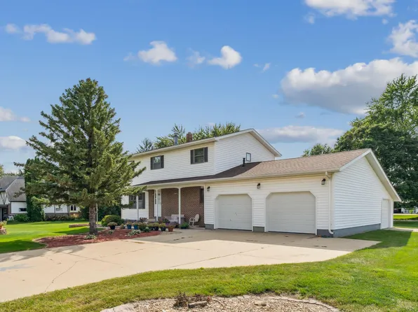 414 3rd St, Jesup, IA 50648