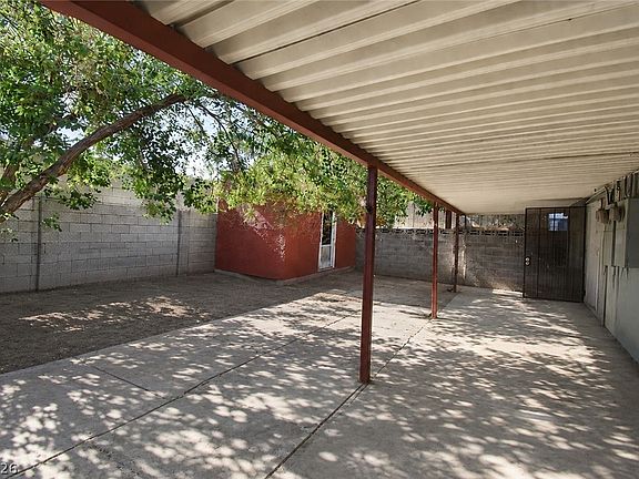 4th image of 2400 Pardee Pl