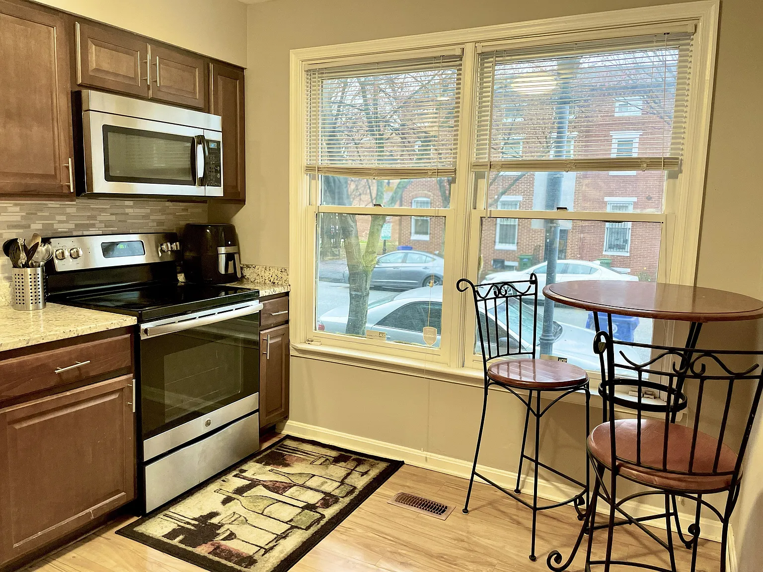 3 bed, 3.5 bath, 2000 sqft, $2,472 — Photo 4