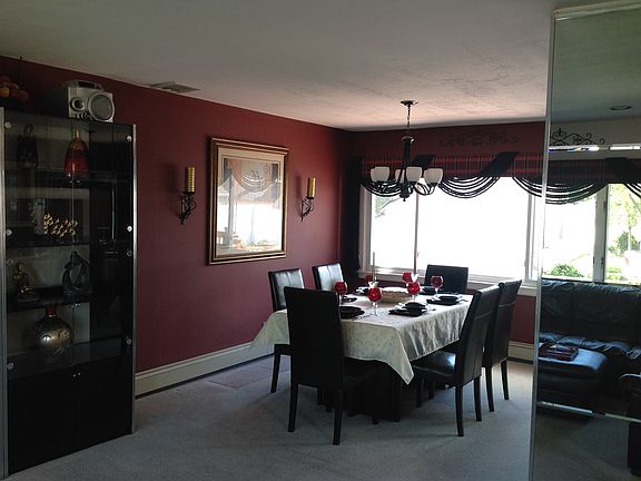 Formal dining room