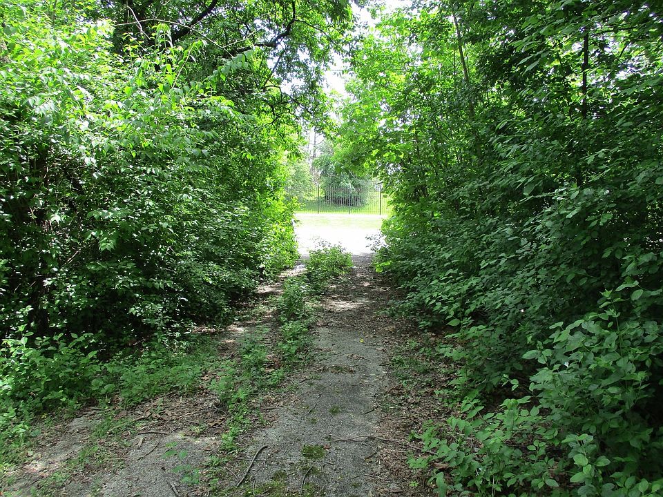2nd image of 12490 Derby Rd