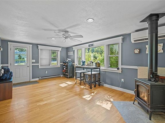 3rd image of 7 Patricia Ave