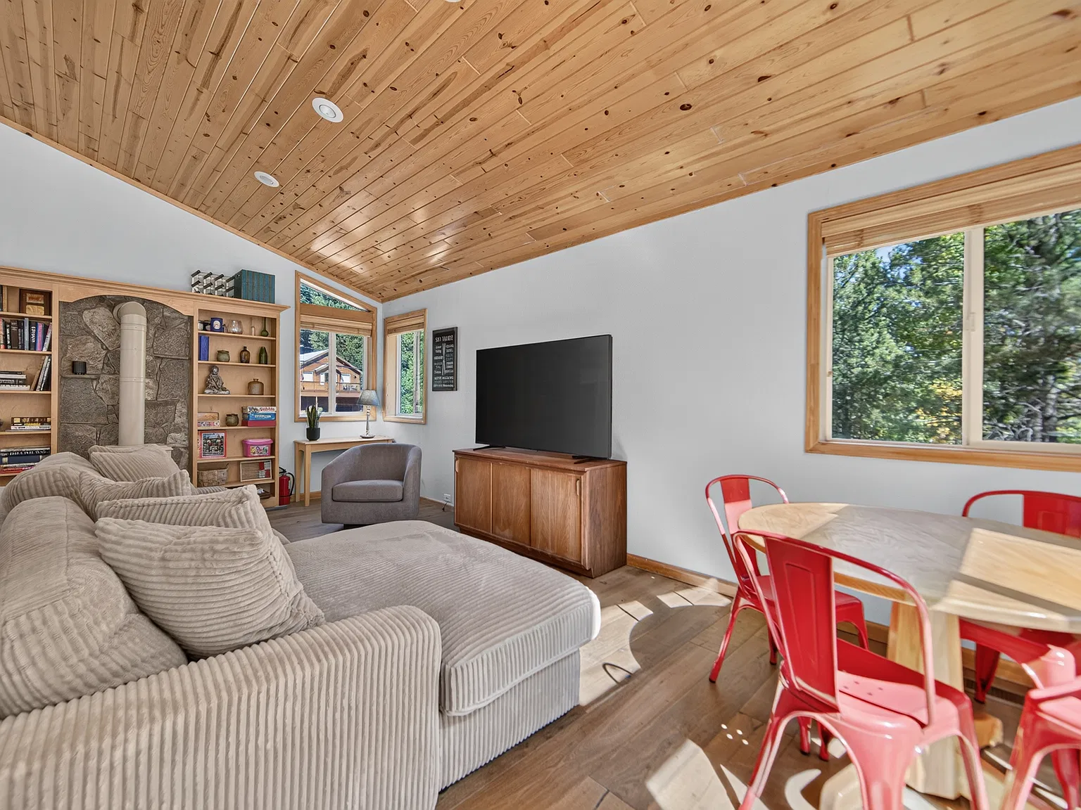 3 bed, 2.5 bath, 1719 sqft, $5,500 — Photo 4