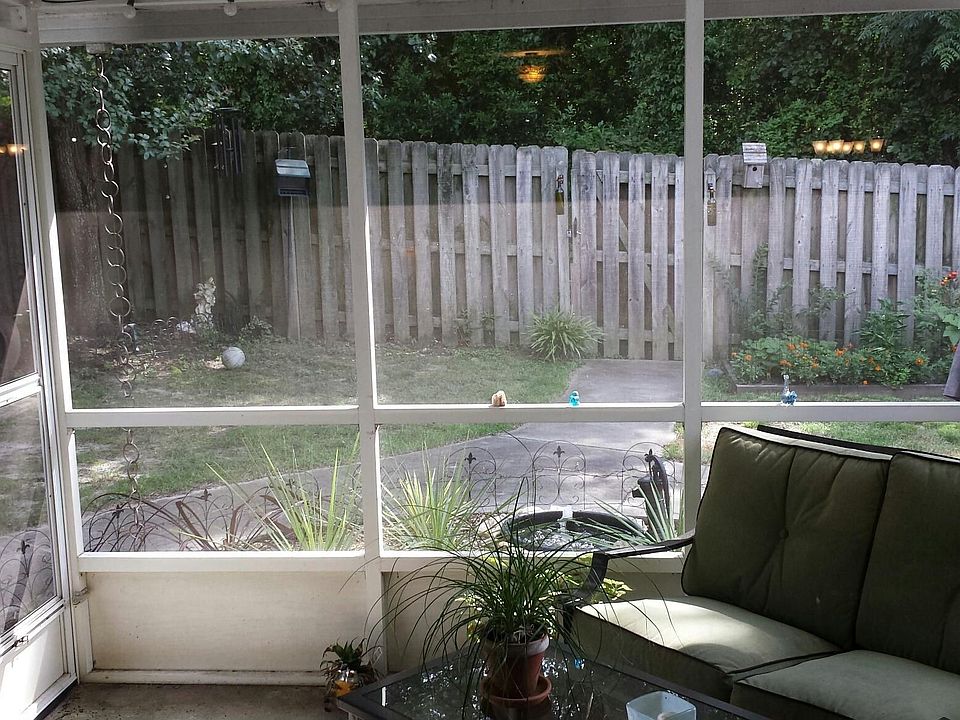 Screend in back patio